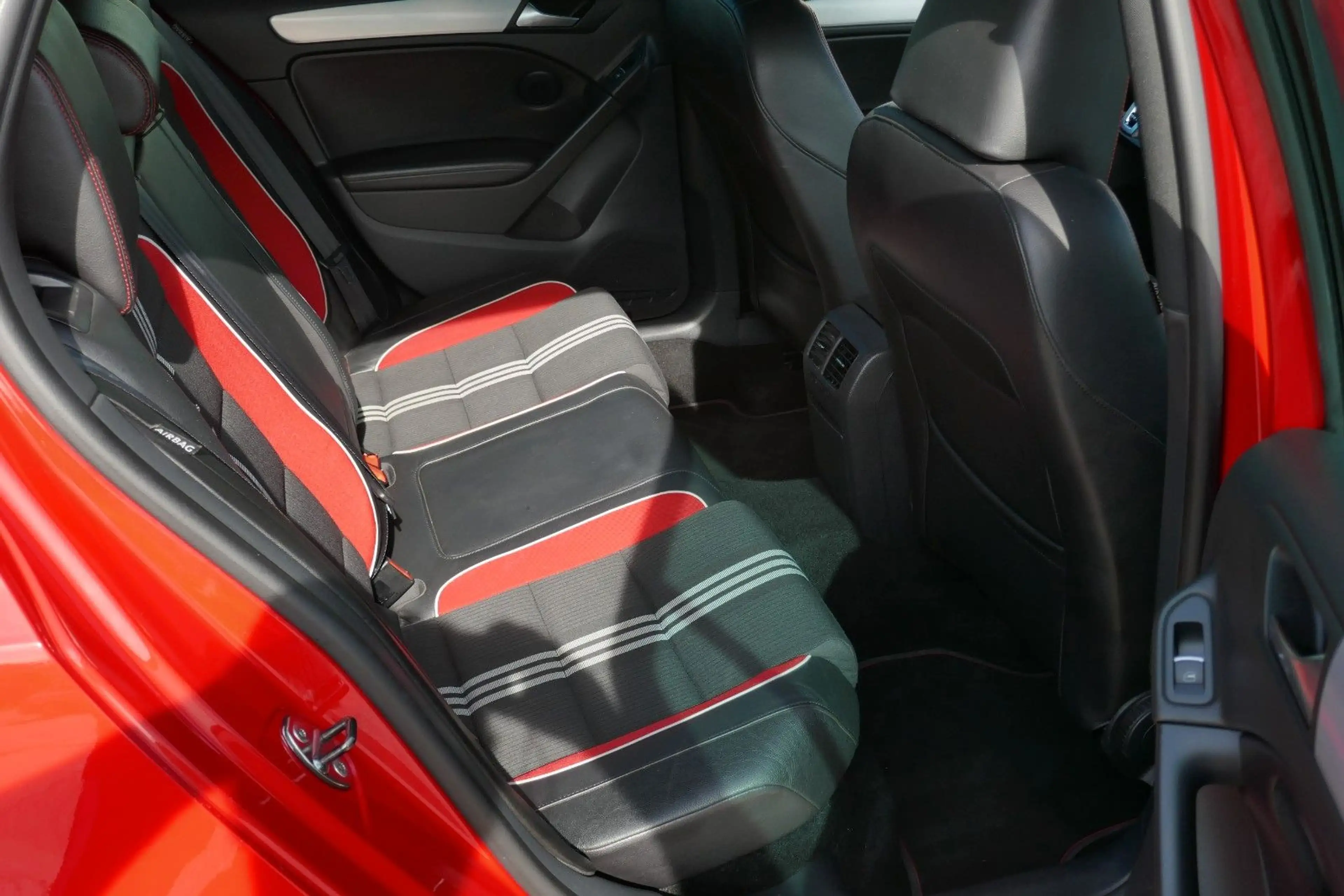 Volkswagen Golf VI GTI adidas Schiebedach/Navi/Alarm — photo 9