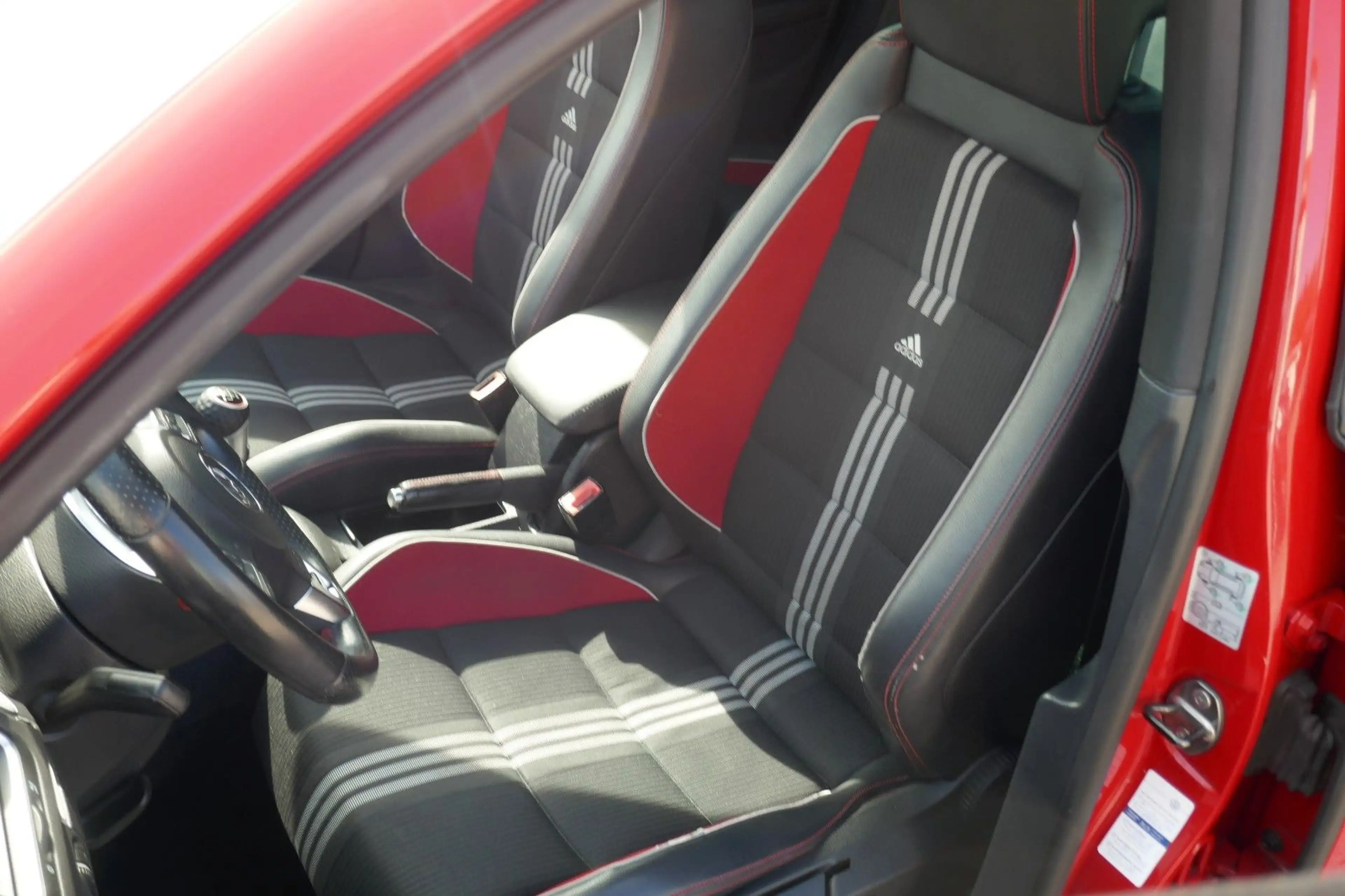 Volkswagen Golf VI GTI adidas Schiebedach/Navi/Alarm — photo 7