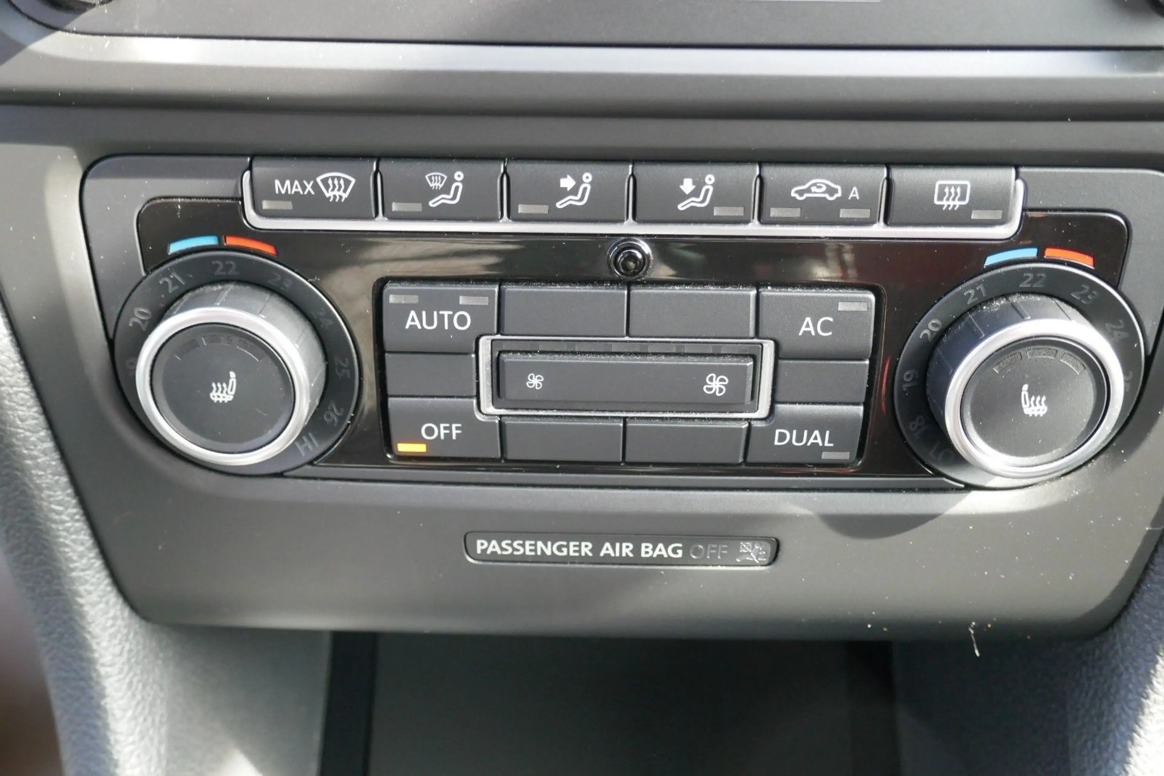 Volkswagen Golf VI GTI adidas Schiebedach/Navi/Alarm — photo 14