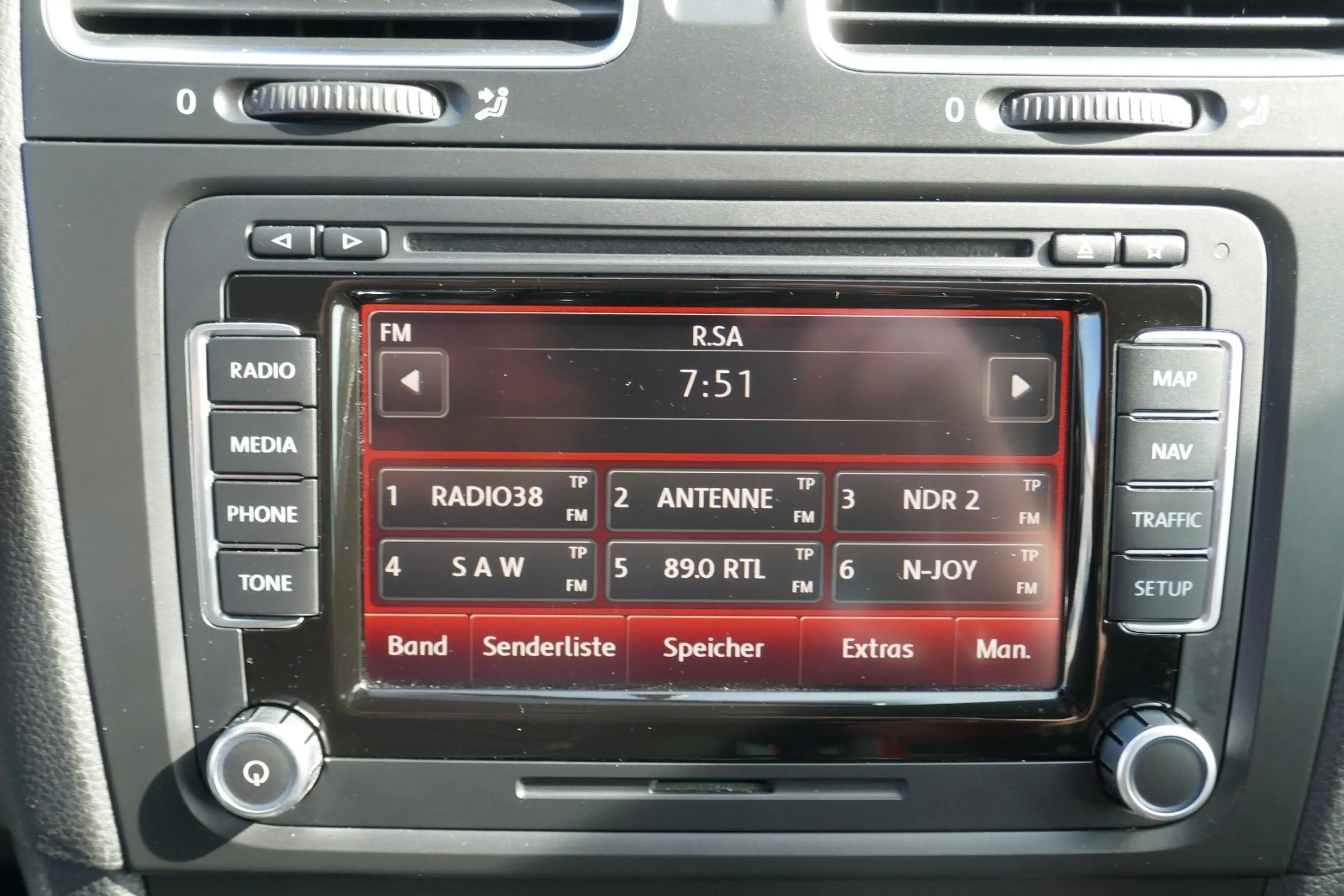 Volkswagen Golf VI GTI adidas Schiebedach/Navi/Alarm — photo 11