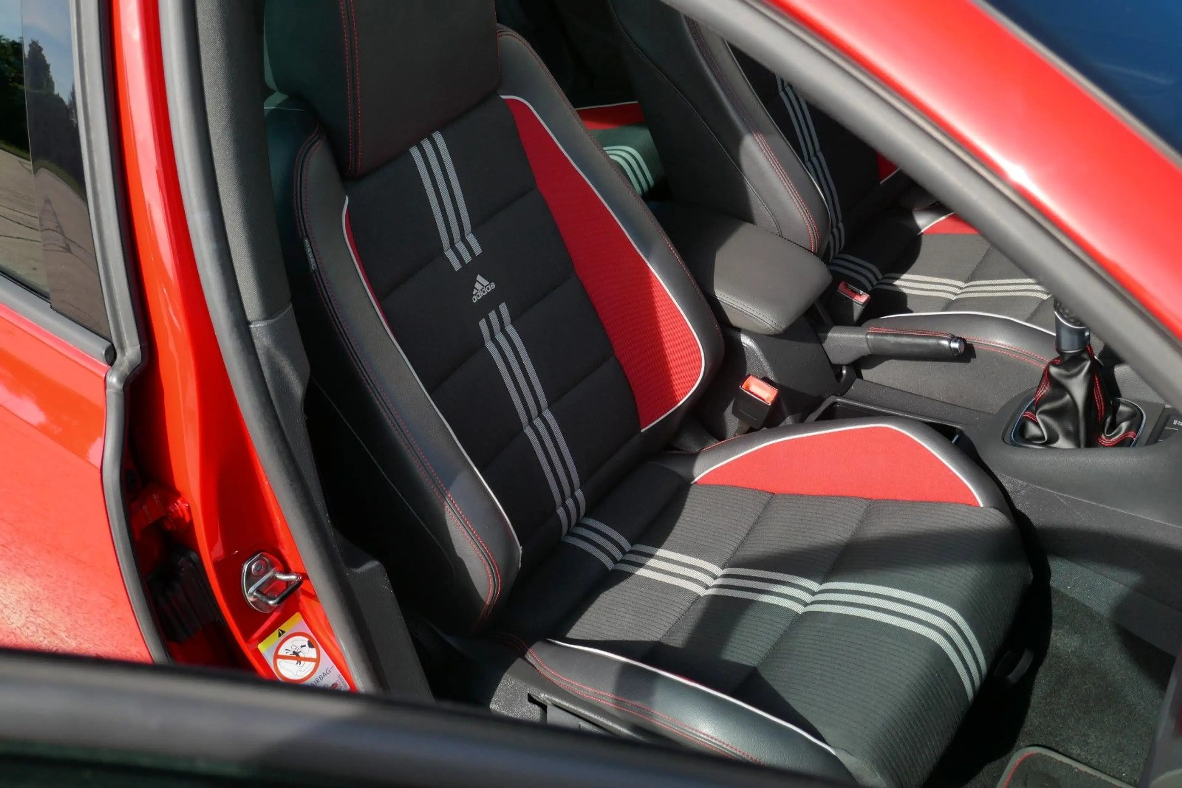 Volkswagen Golf VI GTI adidas Schiebedach/Navi/Alarm — photo 8