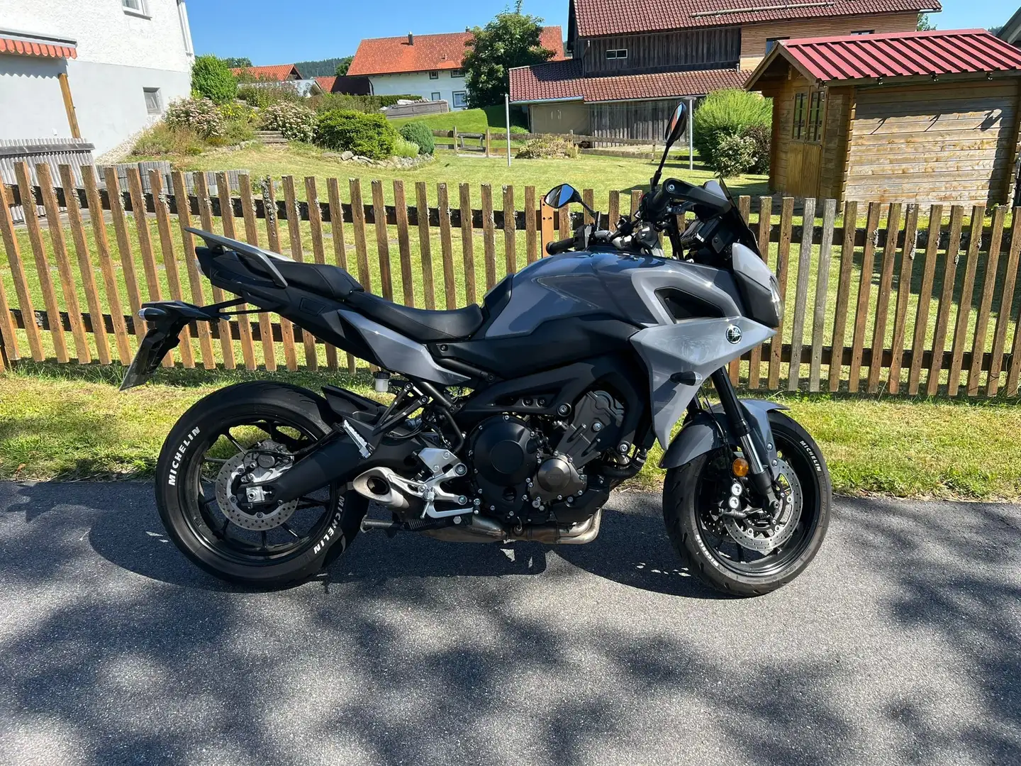 Yamaha Tracer 900 Gris - 1
