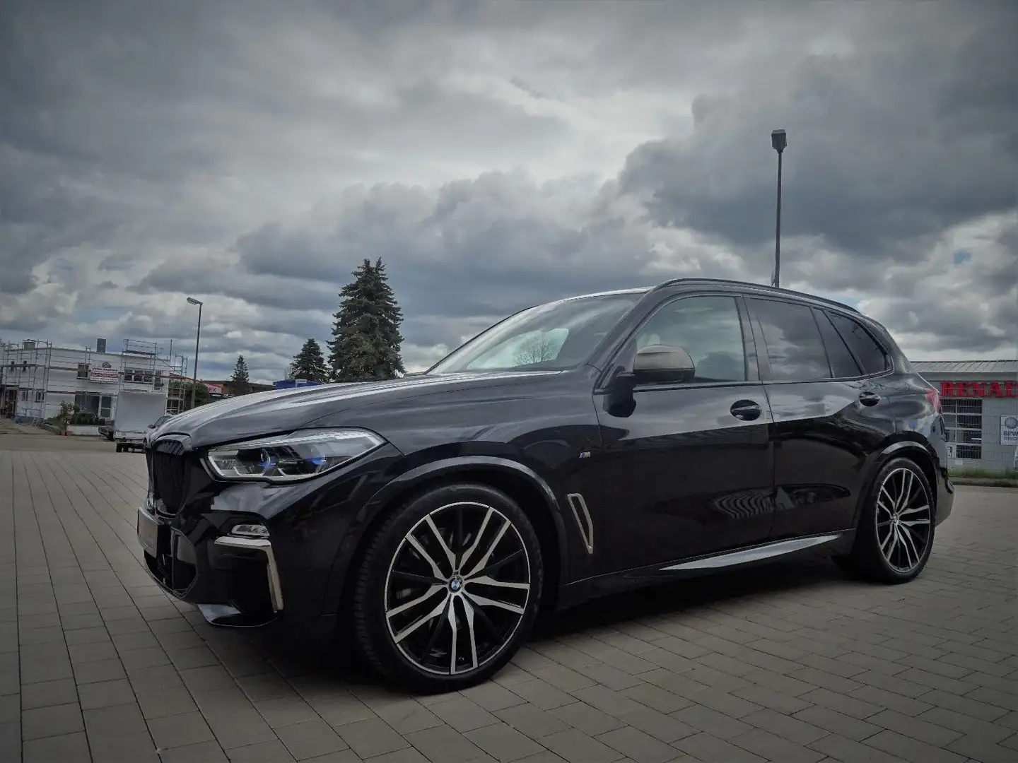 BMW X5 M d JET BLACK 7-SITZER ACC LUFTFHRK PANO AHK Zwart - 2