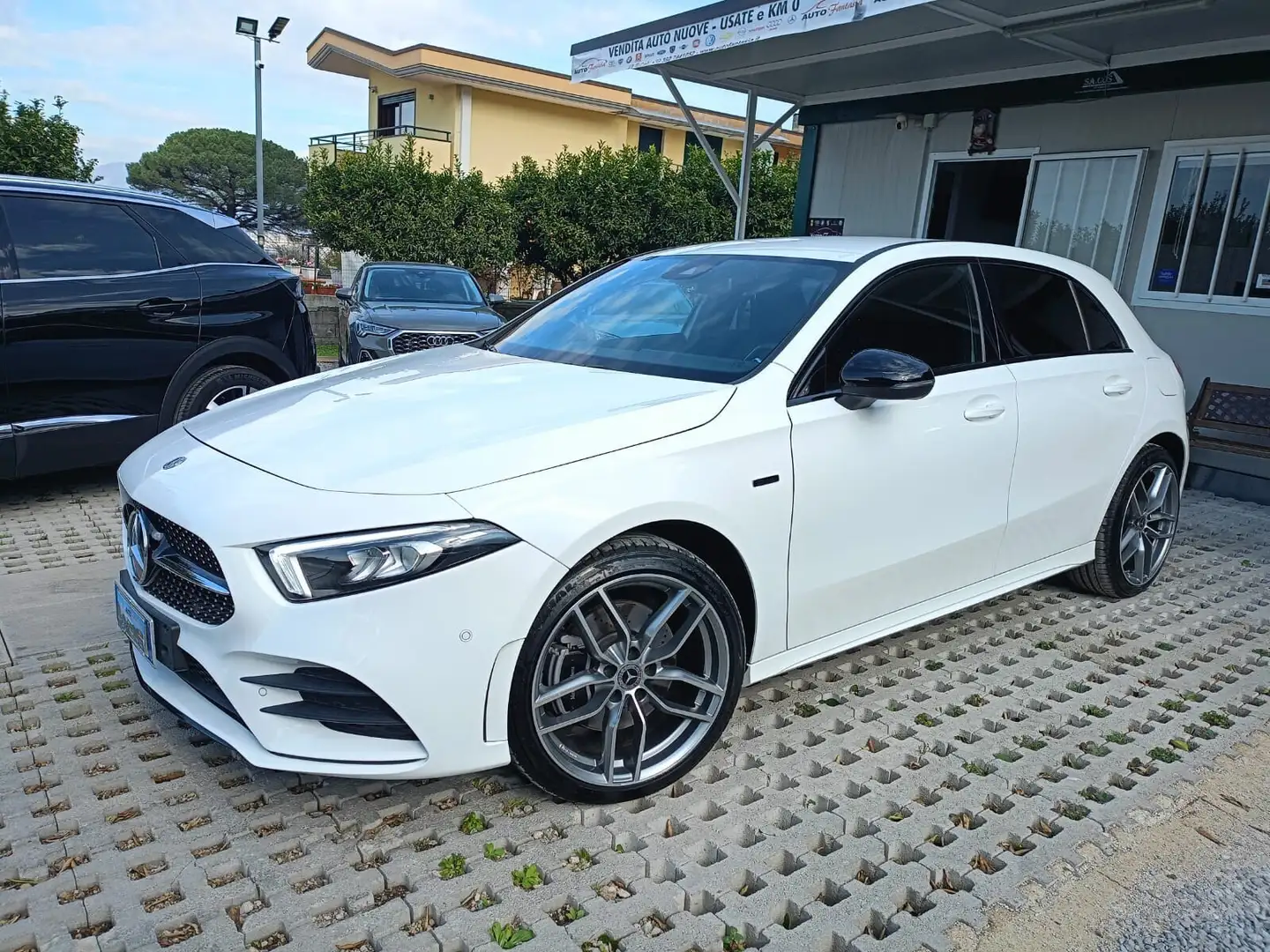 Mercedes-Benz A 250 A 250 e Automatic EQ-Power 4p. Premium Weiß - 1