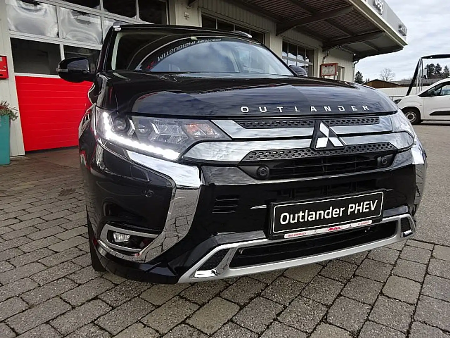 Mitsubishi Outlander 2,4 PHEV Intense+ Zwart - 2