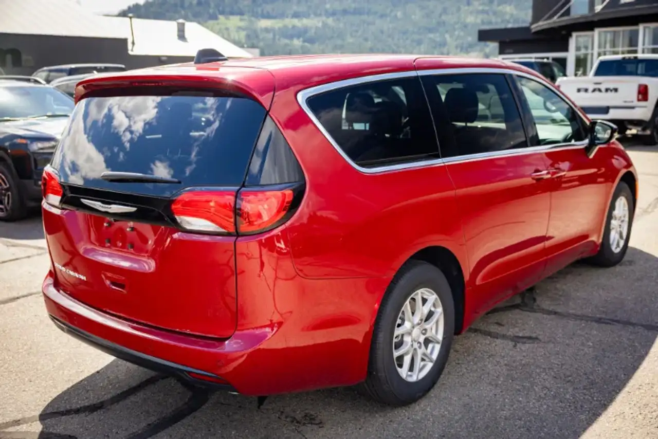 Chrysler Grand Caravan снимка Chrysler Grand Caravan