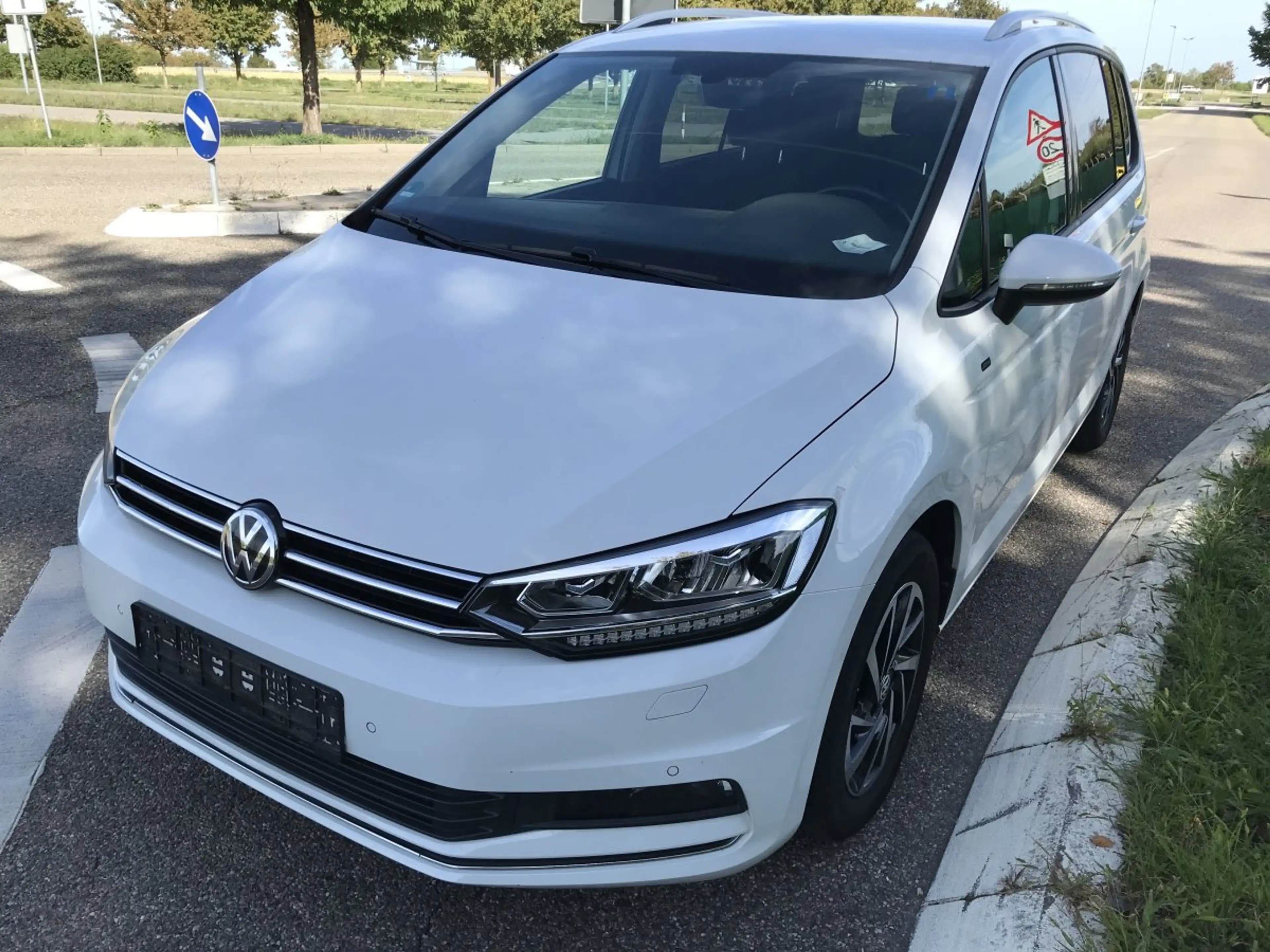 Volkswagen Touran Join 1,5 TSI DSG 1.Hand*AHK*Kamera*LED*Sitzh.*ACC*