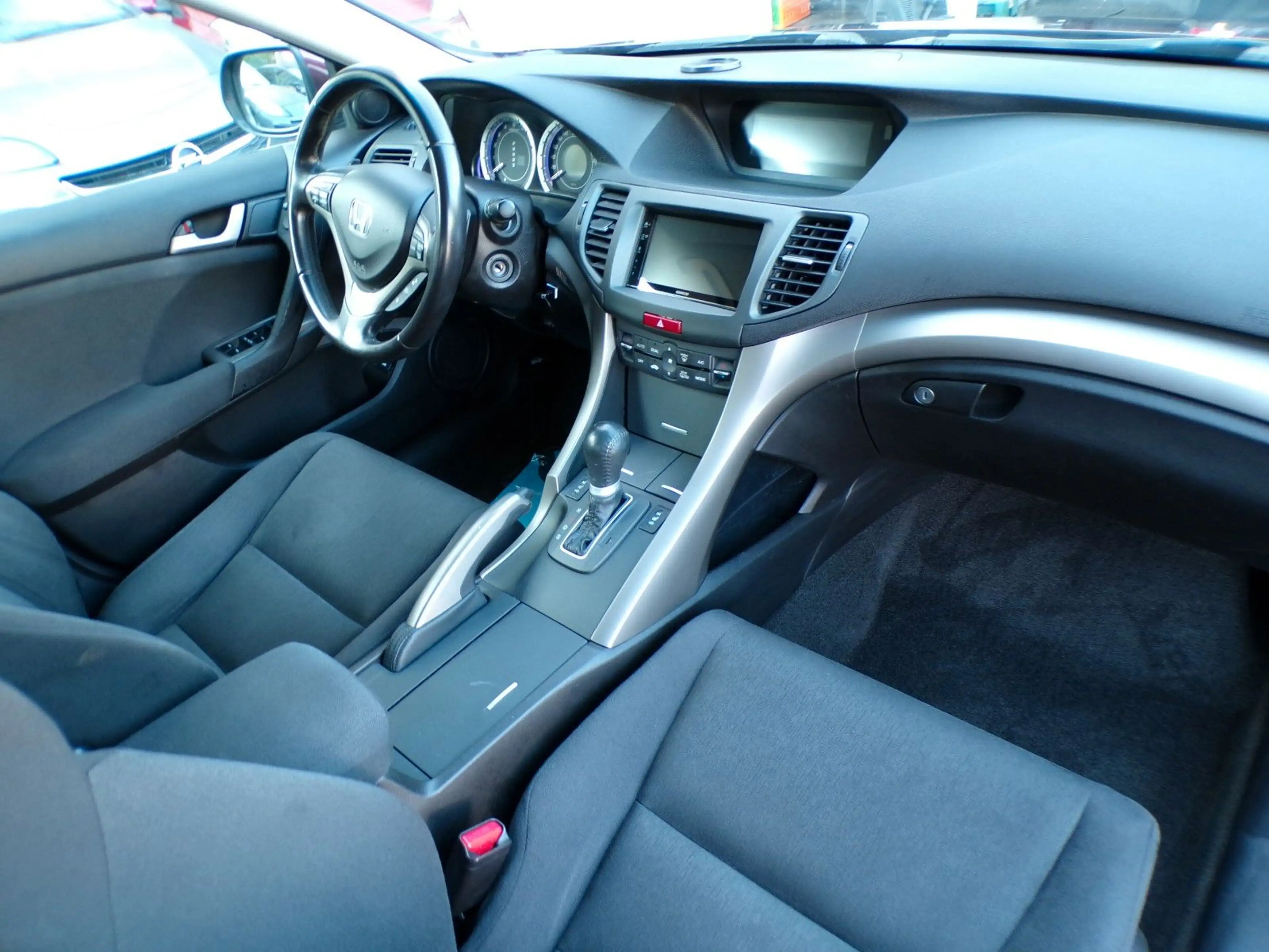 Honda Accord 2.0 Elegance Adv. AUTOMATIK — photo 12