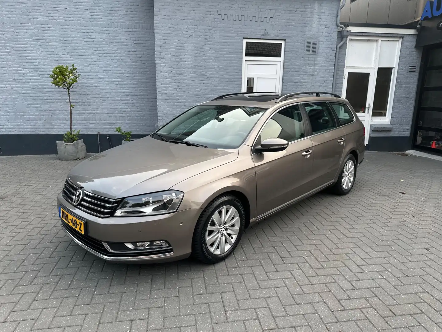 Volkswagen Passat Variant 1.8 TSI | PANO | NAVI | AUTO INPARKEREN | MF STUUR Braun - 1