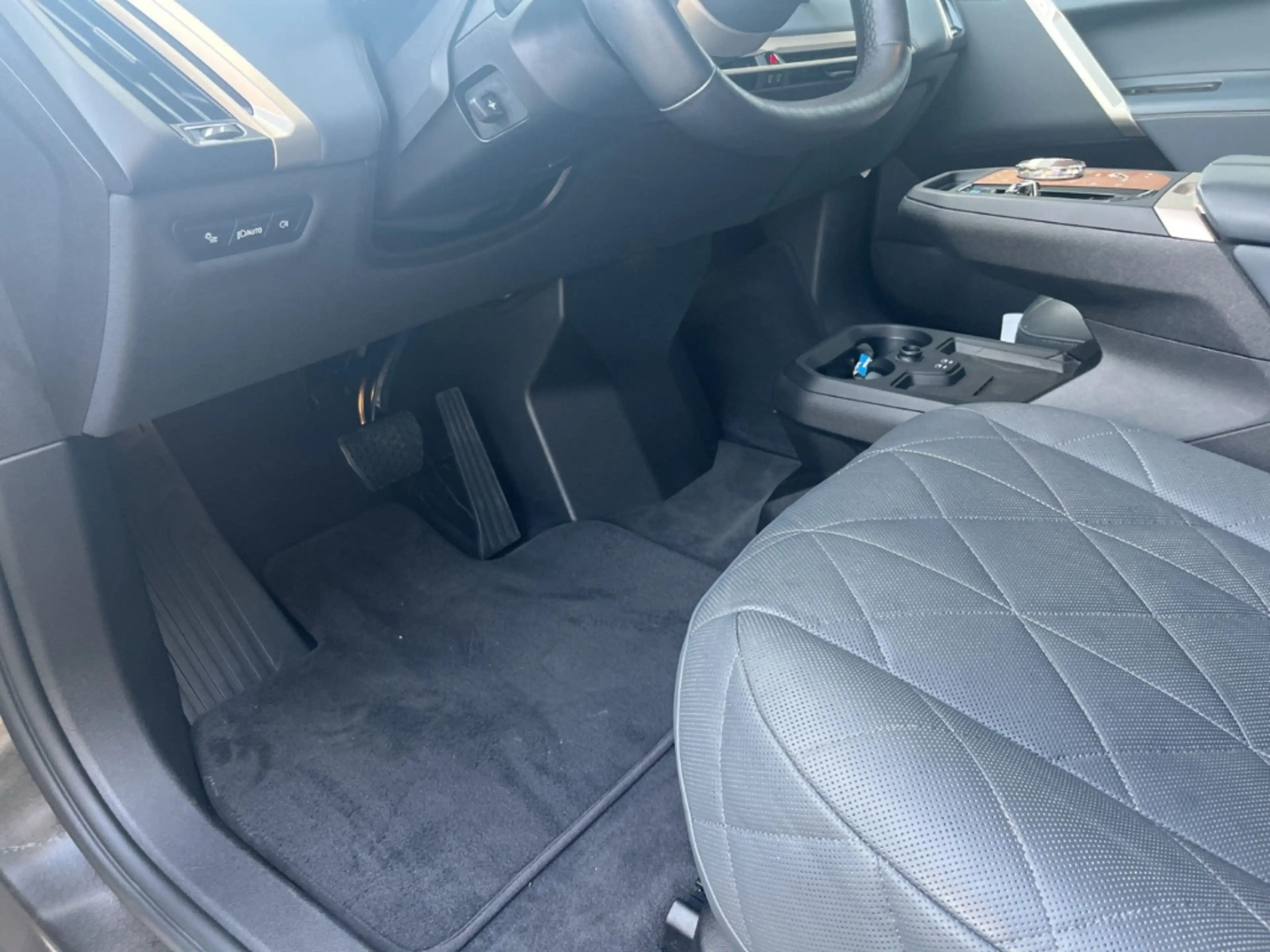 BMW iX Sport xDrive40/HUD/AHK/HarmanKardon/ACC/Leder — photo 11