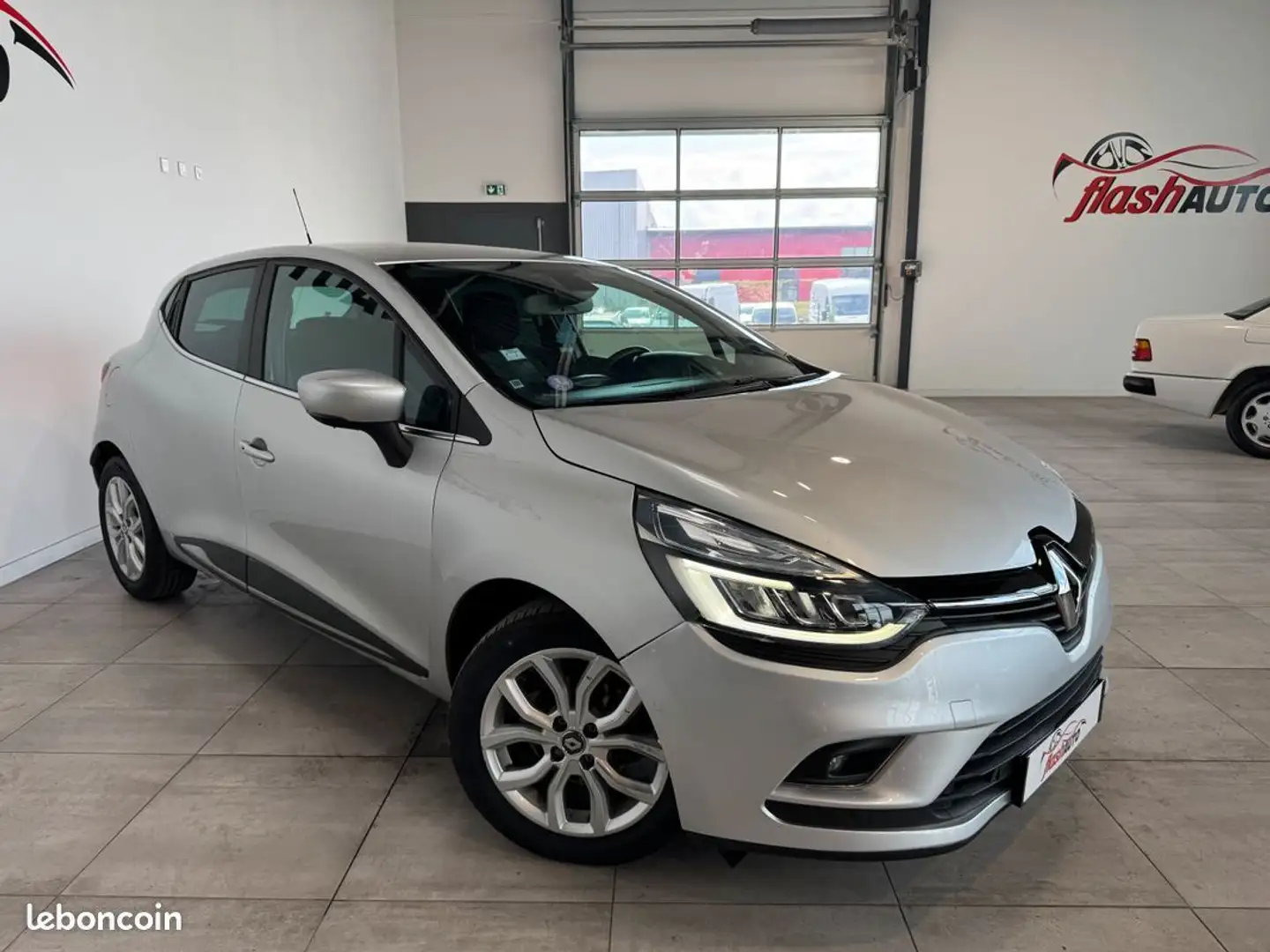 Renault Clio IV PHASE 2 TCe EDC6 S&S 120cv-BVA-2017 Grijs - 2