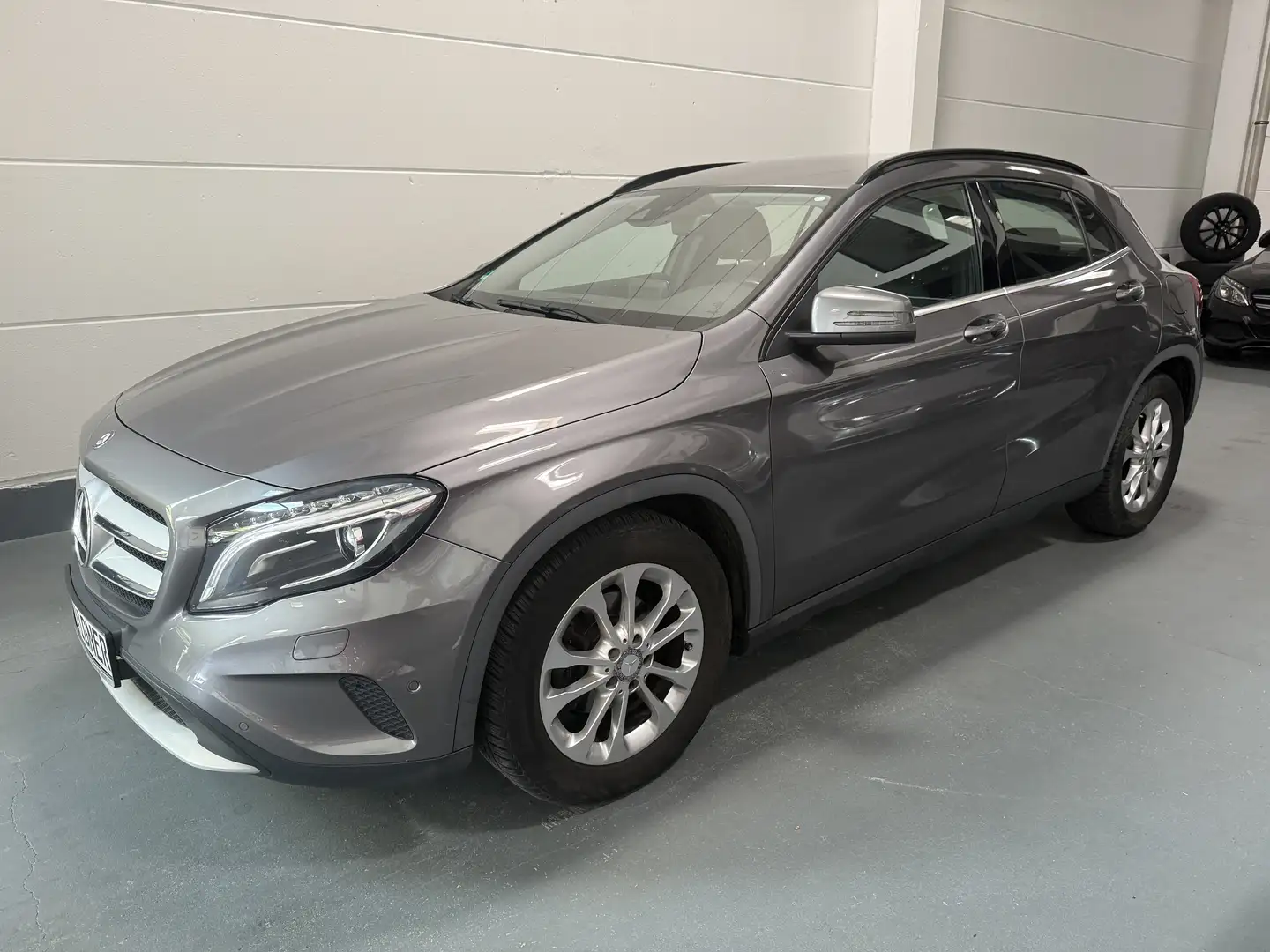 Mercedes-Benz GLA 180 CDI Style*Navi*Bi-Xenon*Kamera*PDC*Tempomat Grau - 1