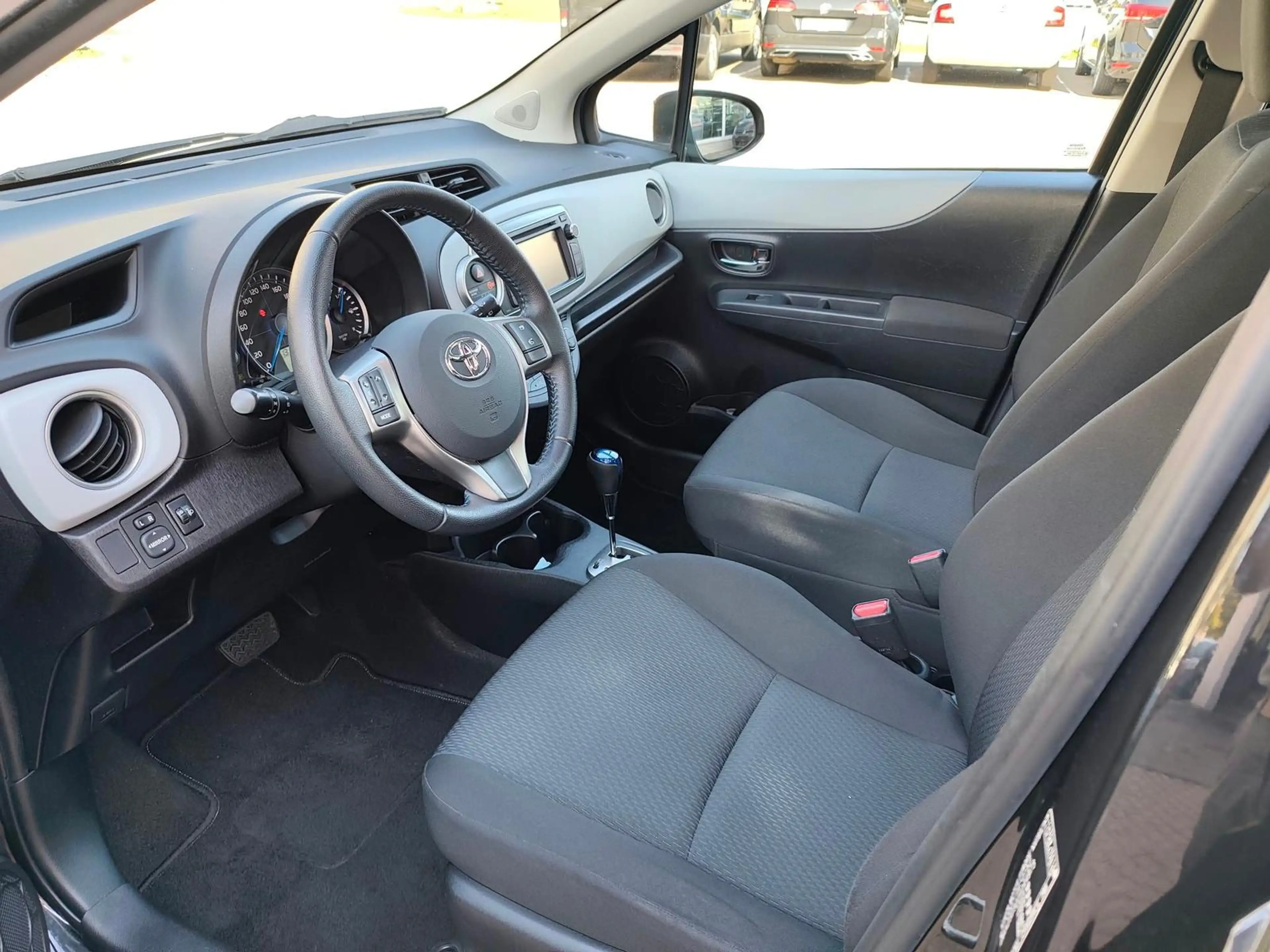 Toyota Yaris 1.5 Hybrid Club Kamera Pano — photo 6