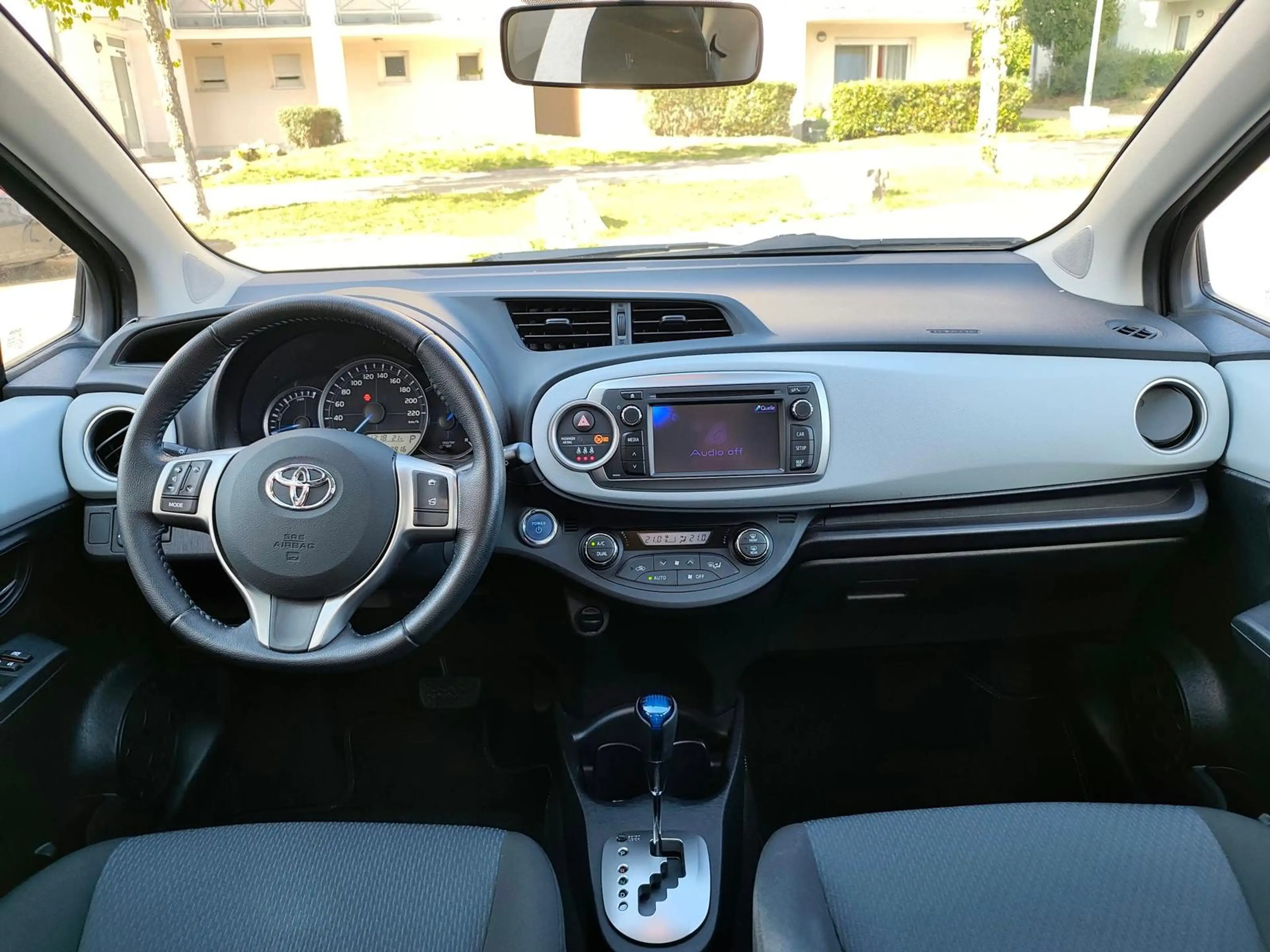 Toyota Yaris 1.5 Hybrid Club Kamera Pano — photo 8