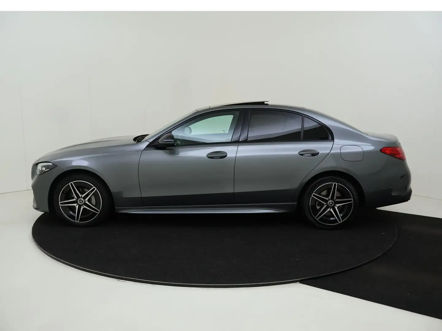 Mercedes-Benz C 300 e AMG Line / Panoramadak/ Night / Stoelverwarming Gris - 2
