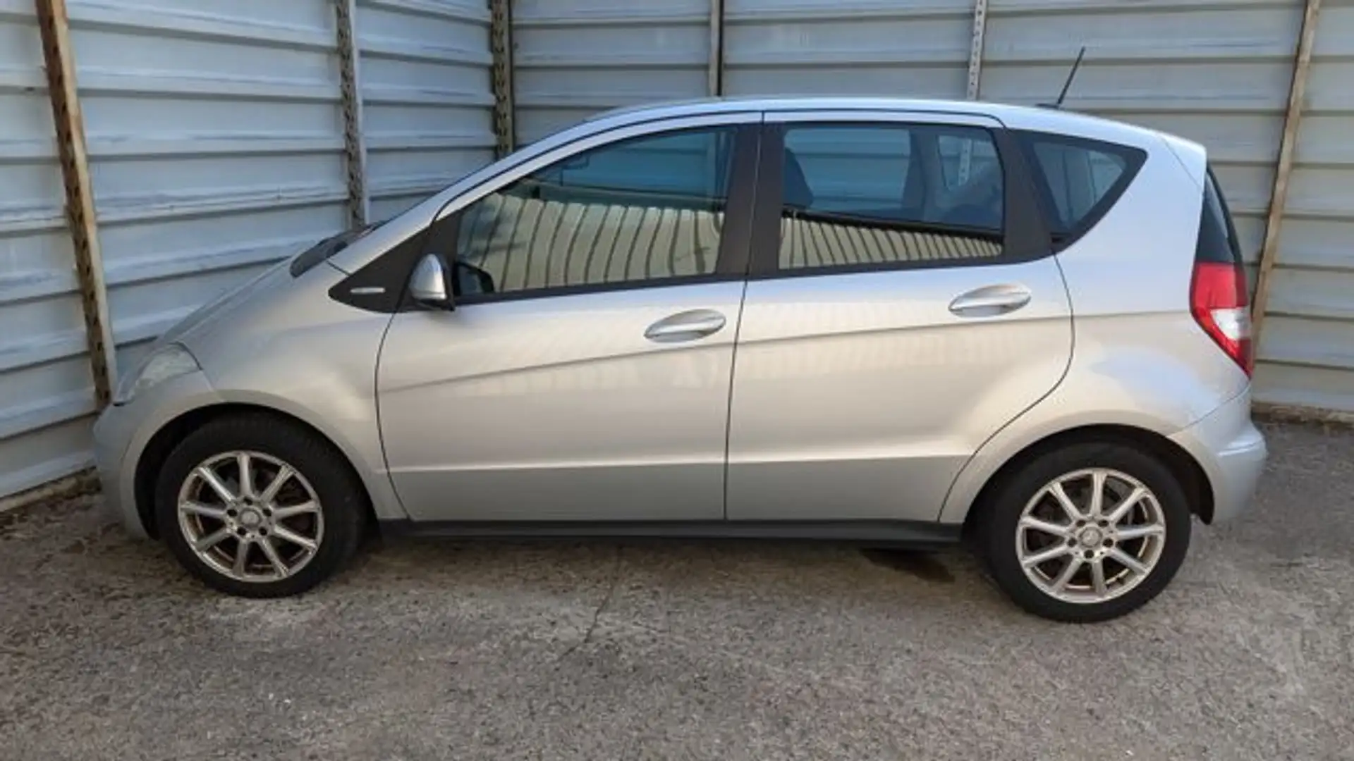 Mercedes-Benz A 160 CDI Special Edition*Automatik*Alufelgen* Stříbrná - 2