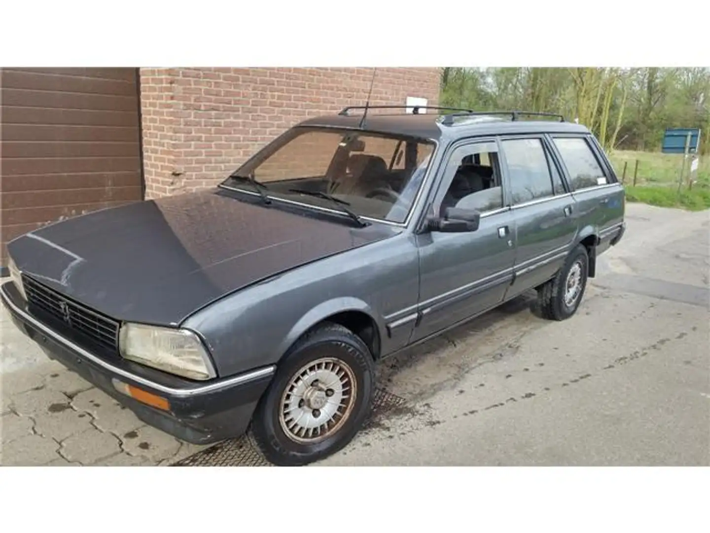Peugeot 505 break- familiale 7 places - diesel Grau - 2