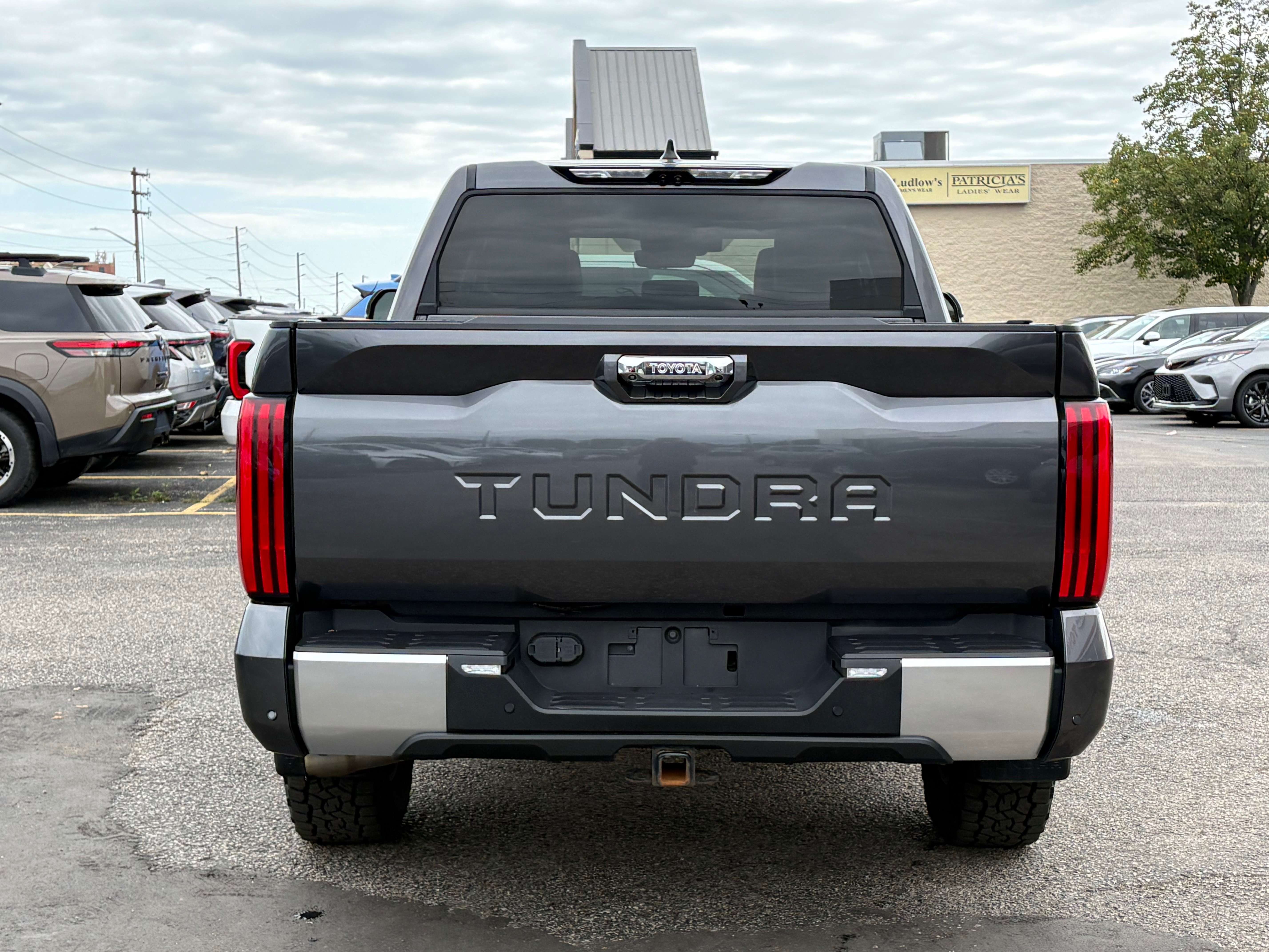 2023 Toyota Tundra (sold) -LIMITED - OFF ROAD PACKAGE - TONNEAU COVER — снимка 1