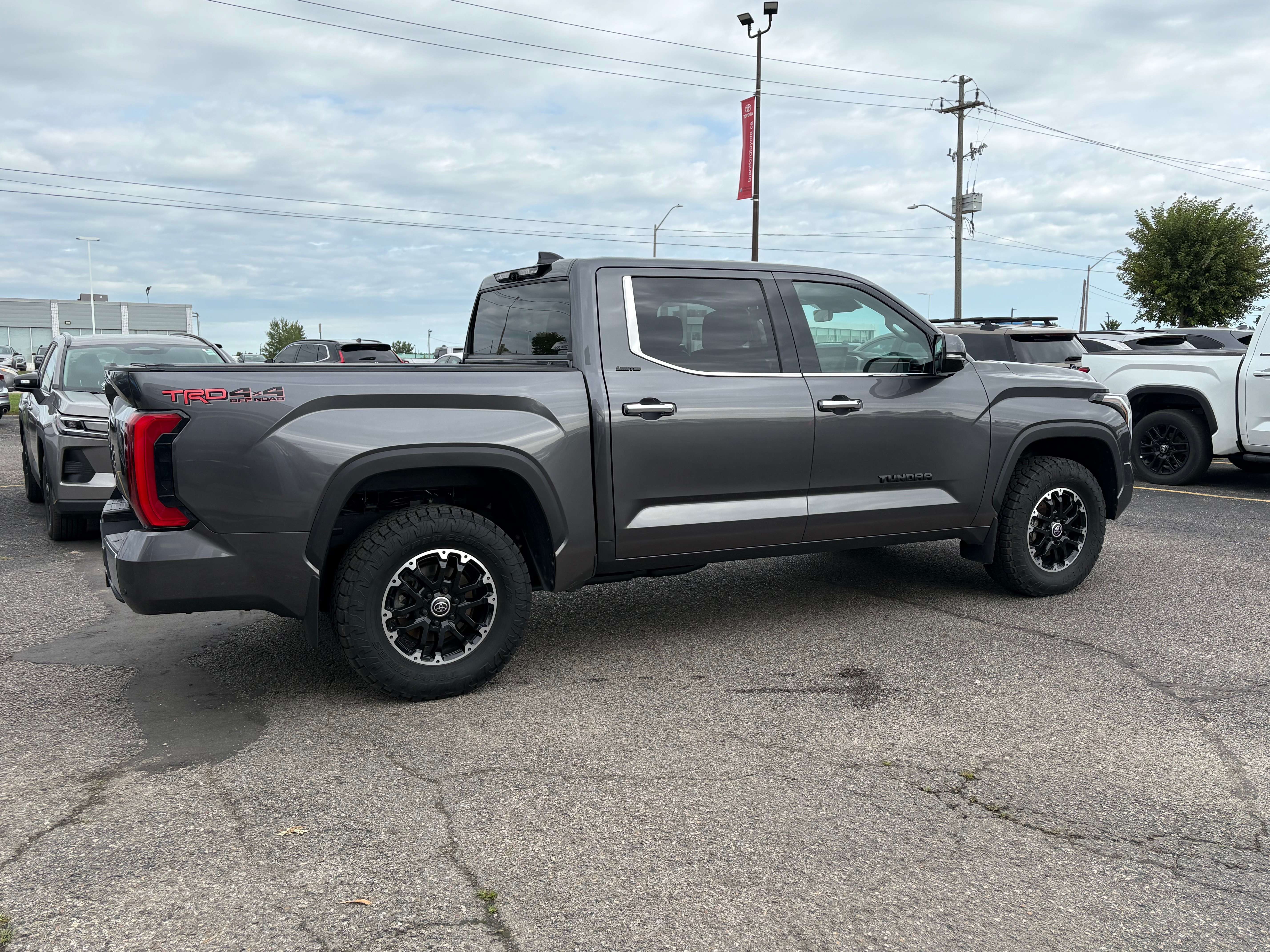 2023 Toyota Tundra (sold) -LIMITED - OFF ROAD PACKAGE - TONNEAU COVER — снимка 1