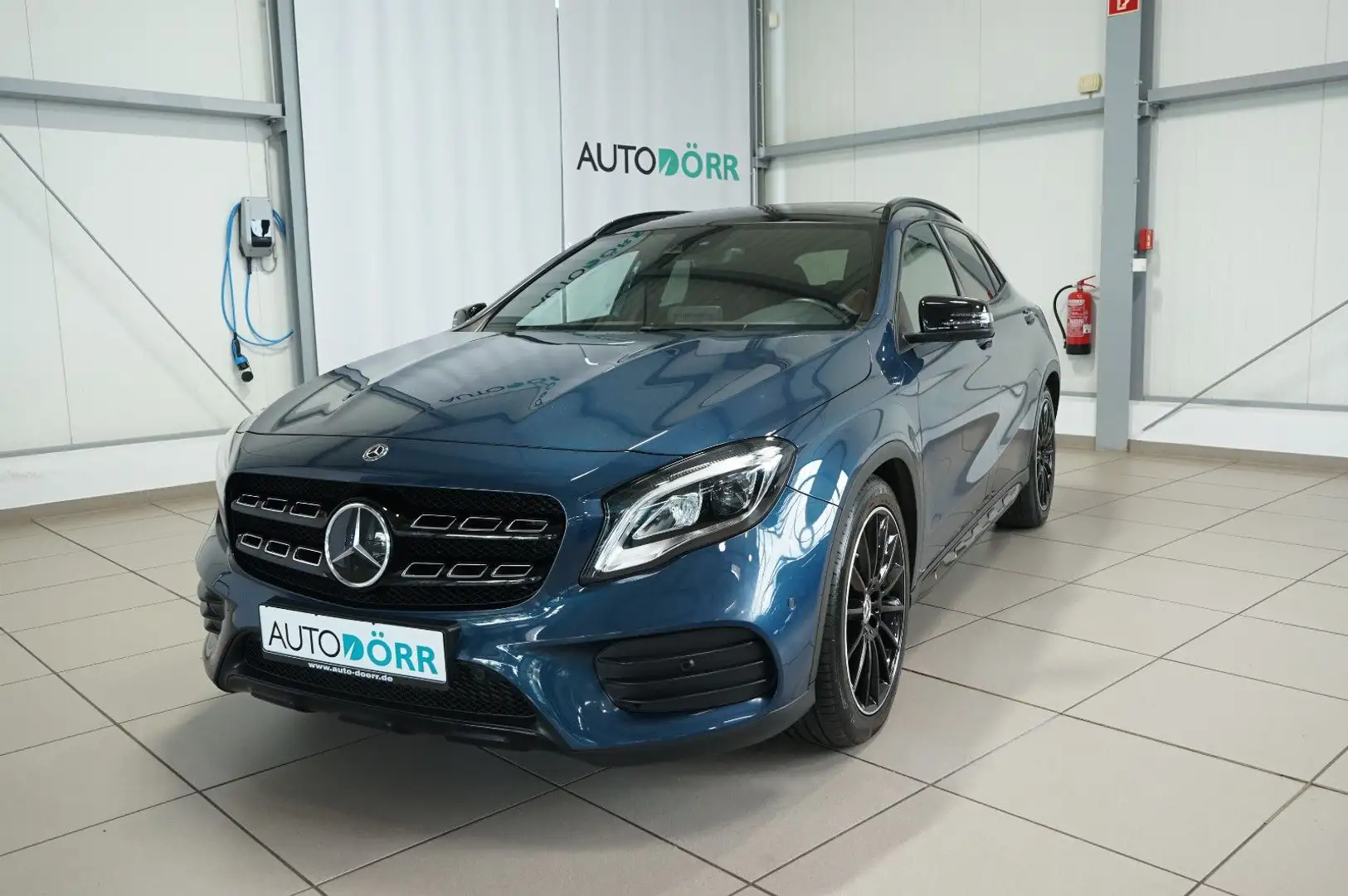 Mercedes-Benz GLA 220 d 4Matic AMG-Line Pano+Night+Distron.+LED Blauw - 1