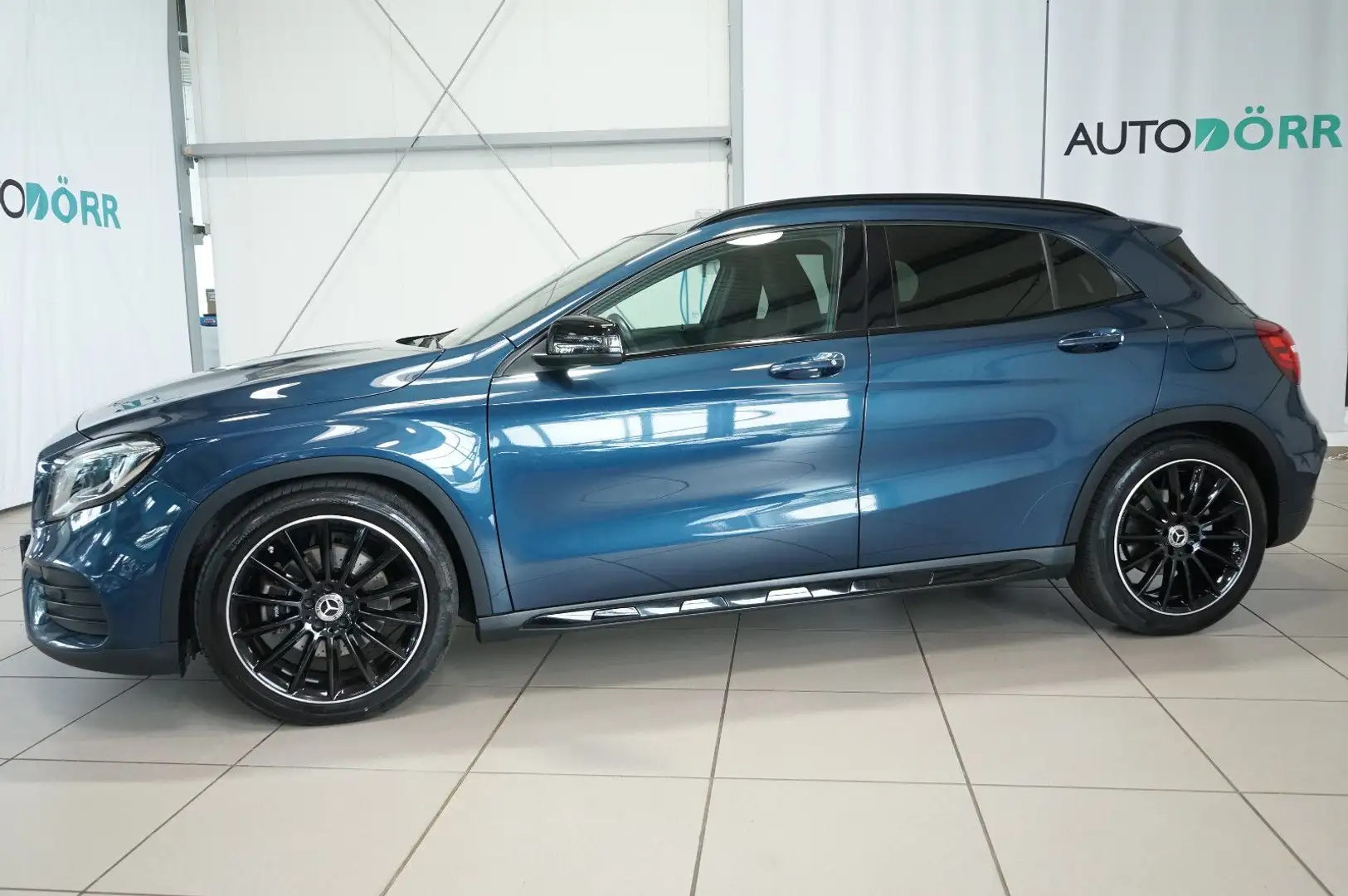 Mercedes-Benz GLA 220 d 4Matic AMG-Line Pano+Night+Distron.+LED Blue - 2