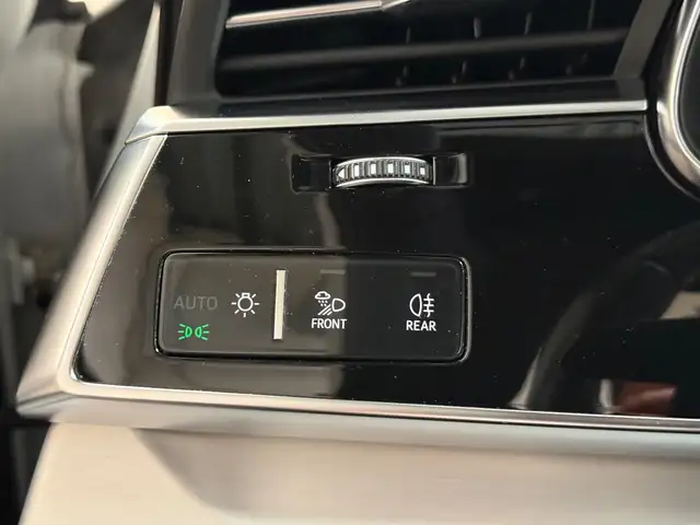 Audi Q7 view 16