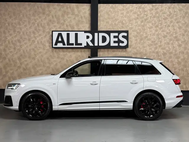 Audi Q7 view 6
