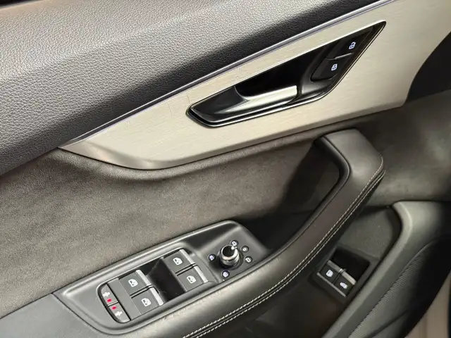 Audi Q7 view 14