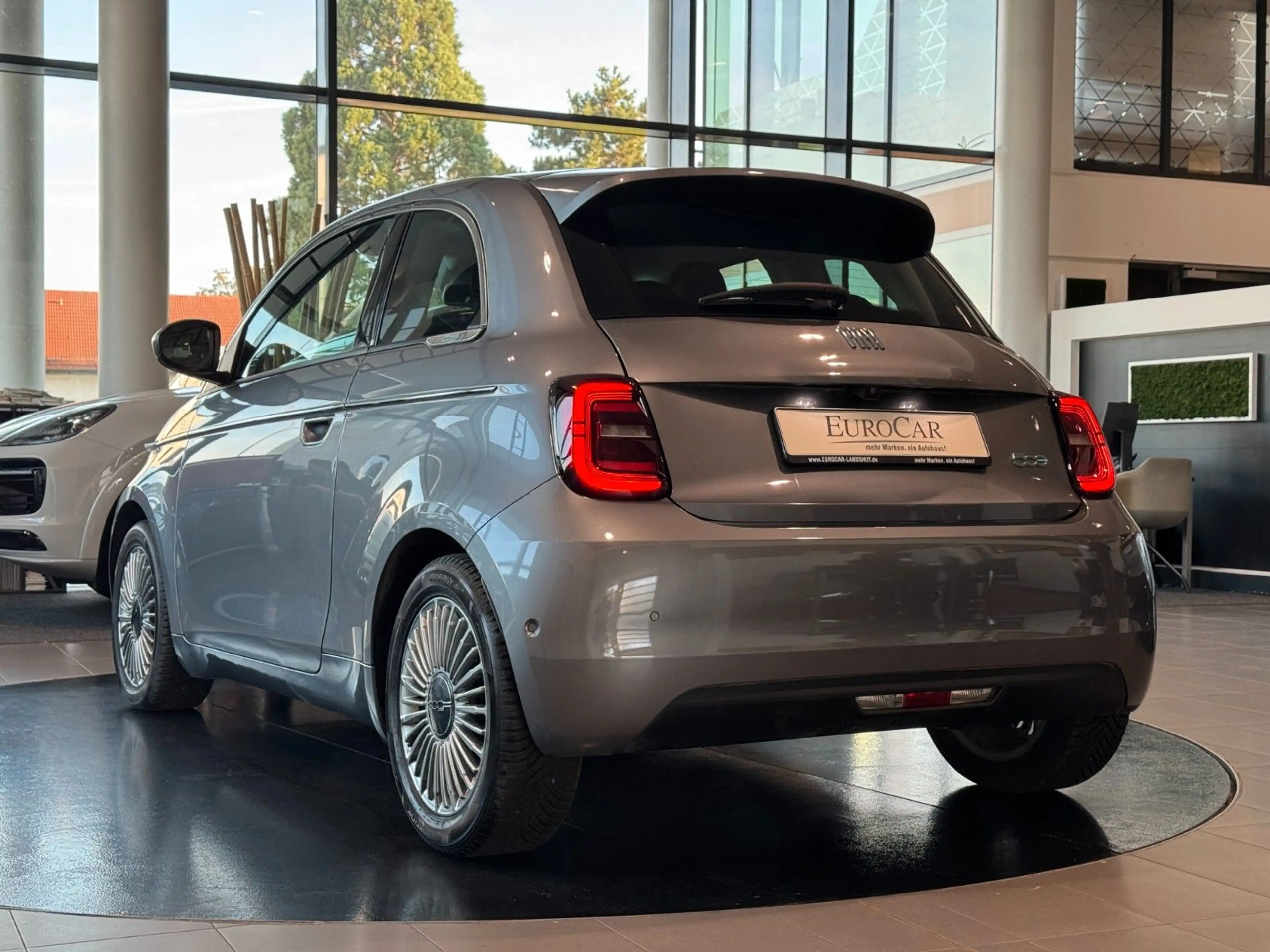 Fiat 500e 42kW/h SmartphoneInt SpurhalteA Shzg Kamera — photo 2