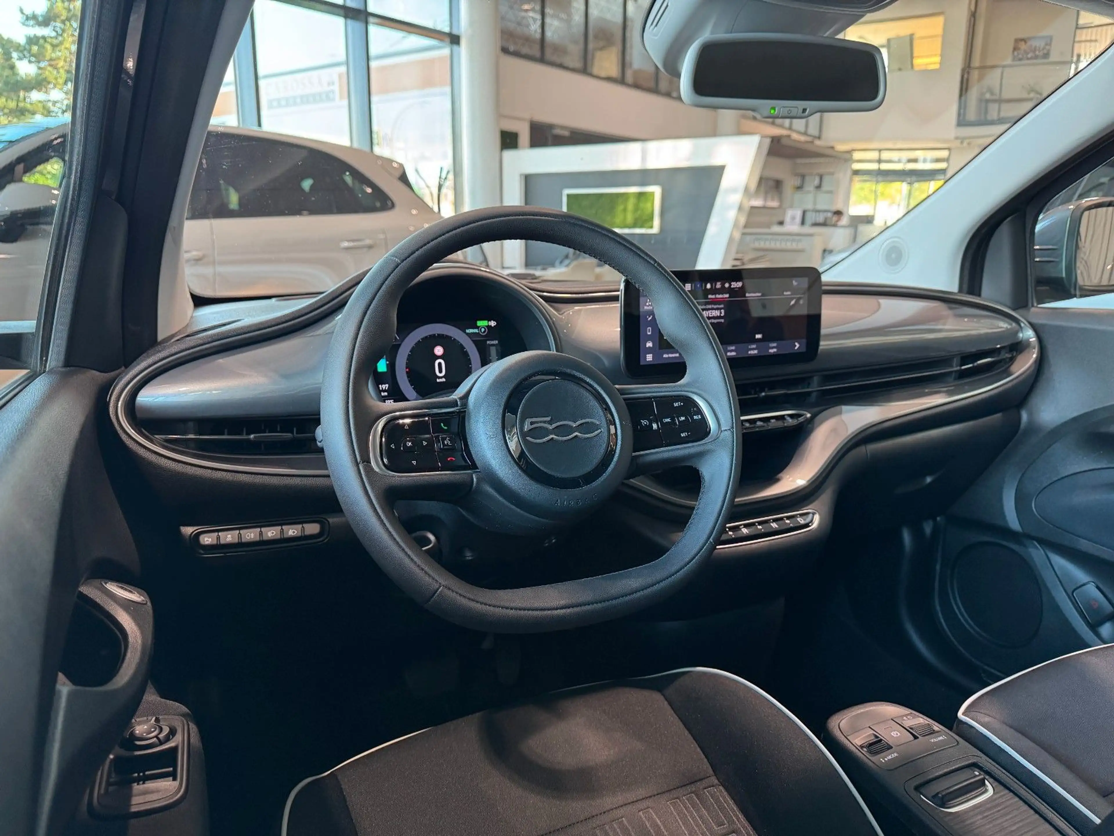 Fiat 500e 42kW/h SmartphoneInt SpurhalteA Shzg Kamera — photo 4