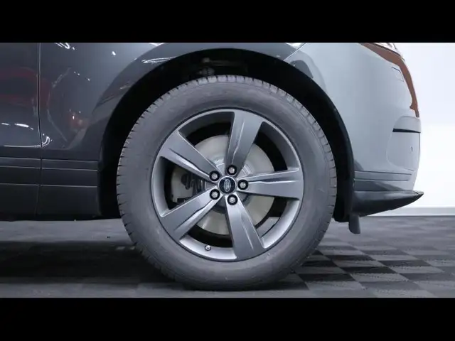 Land Rover Range Rover Velar view 11
