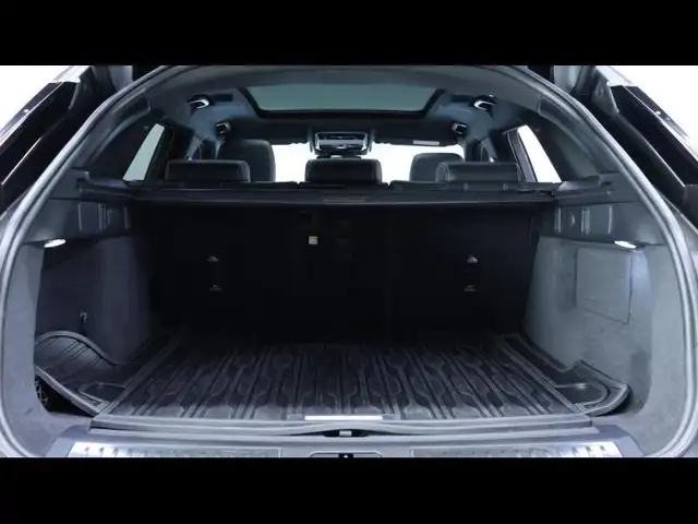 Land Rover Range Rover Velar view 8