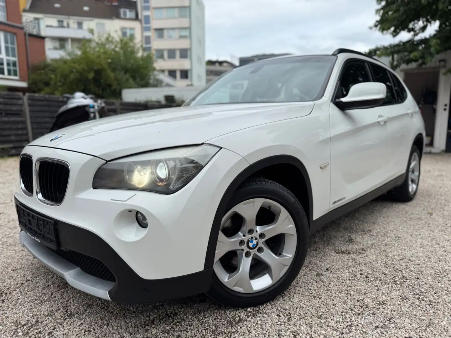 BMW X1 20d sDrive/AUT/KLIMA/XENON/AHK/PDC V+H/S-HEFT Weiß - 2