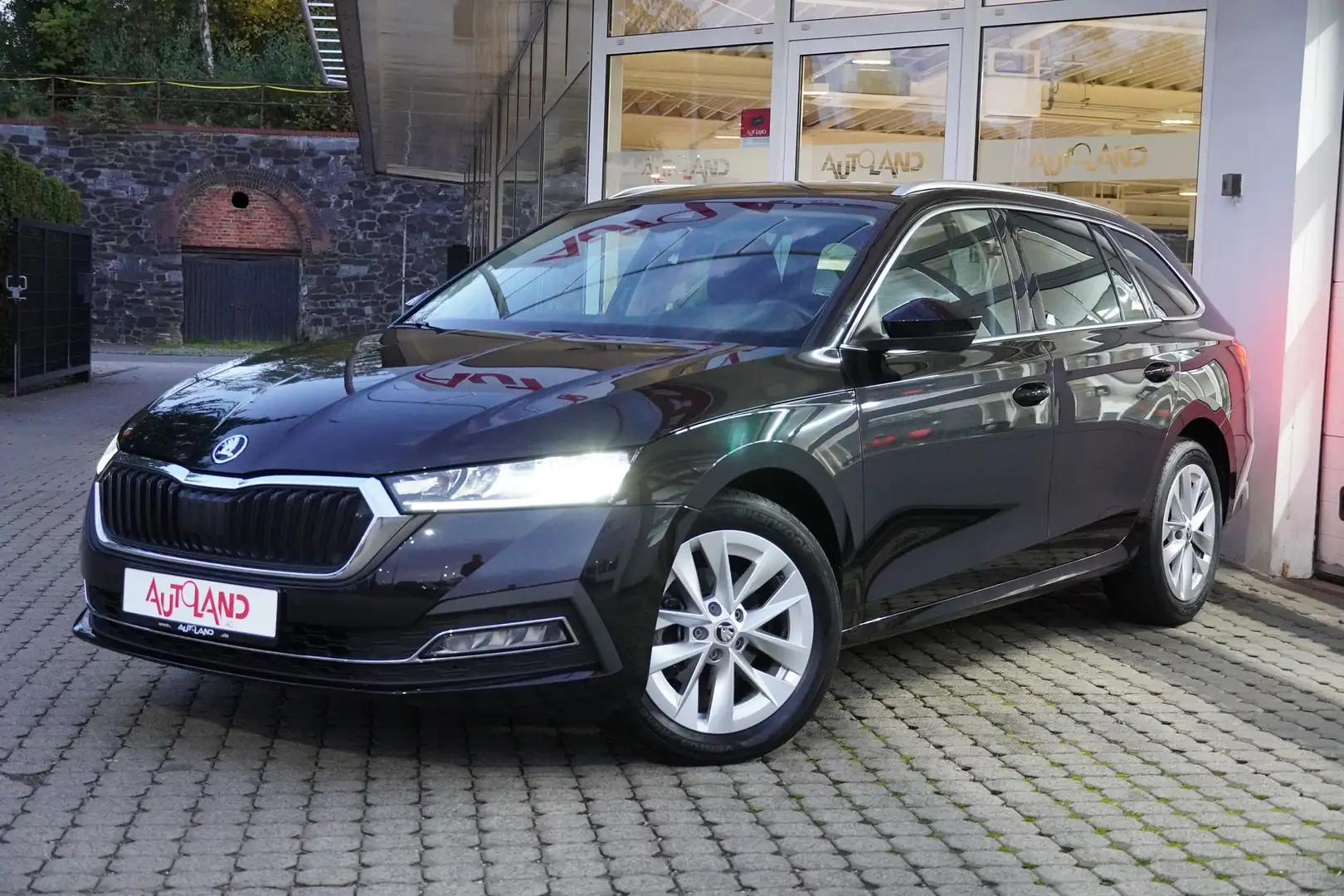 Skoda Octavia Combi 2.0 TDI LED Navi ACC Head-Up Schwarz - 2