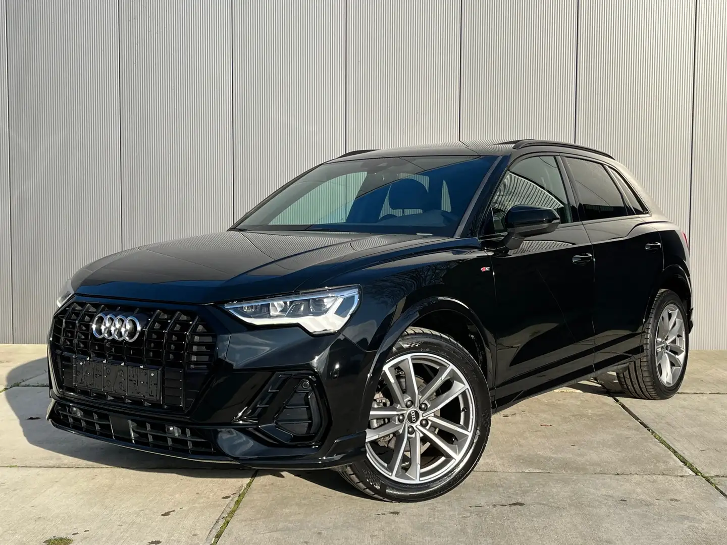 Audi Q3 35 TFSI S edition / Panoramadak / Sfeerverlichting Zwart - 1