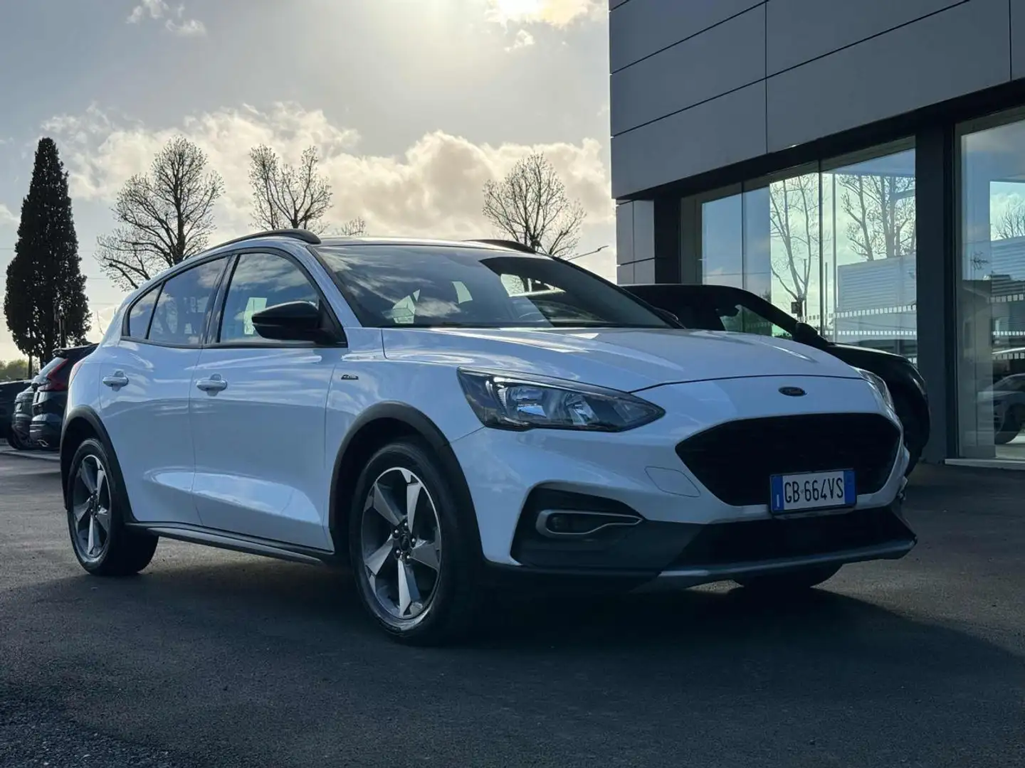 Ford Focus 1.0 EcoBoost Hybrid 125 CV 5p. Active Blanc - 1