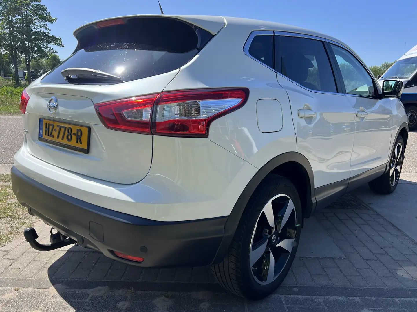 Nissan Qashqai 1.2 Tekna / Trekhaak / Keyless / Camera 360'' / Cl Fehér - 2
