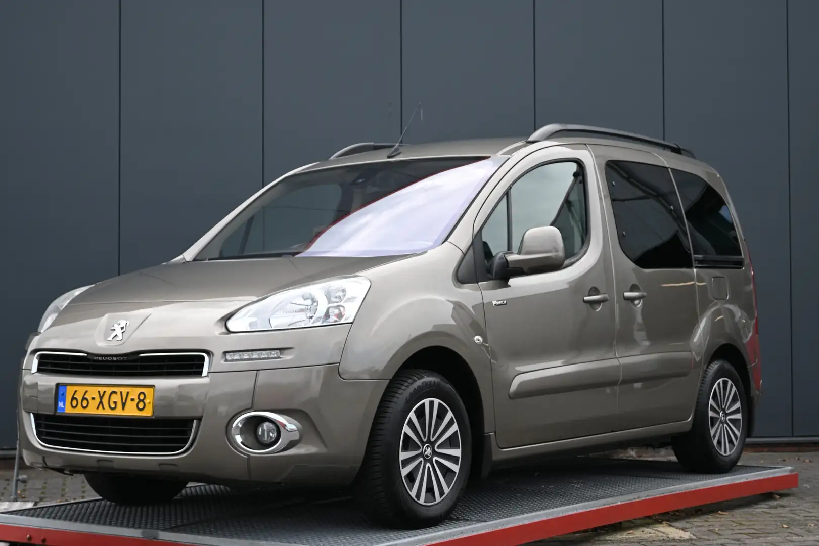Peugeot Partner Tepee 1.6 VTi Family trekhaak navigatie Vert - 1