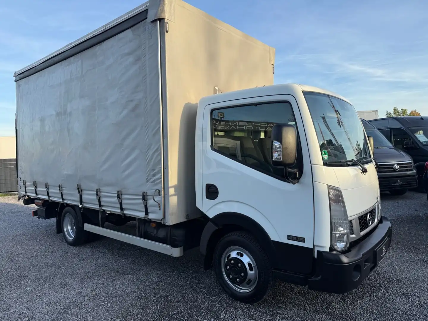 Nissan Cabstar NT400 Weiß - 2
