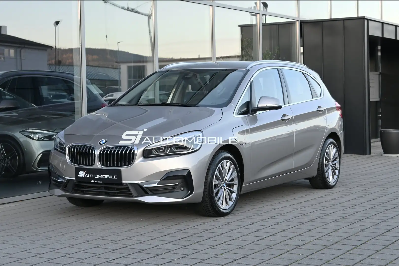 BMW 225 xe Active Tourer iPerform. Luxury Line *ACC*1.HD* Grau - 1