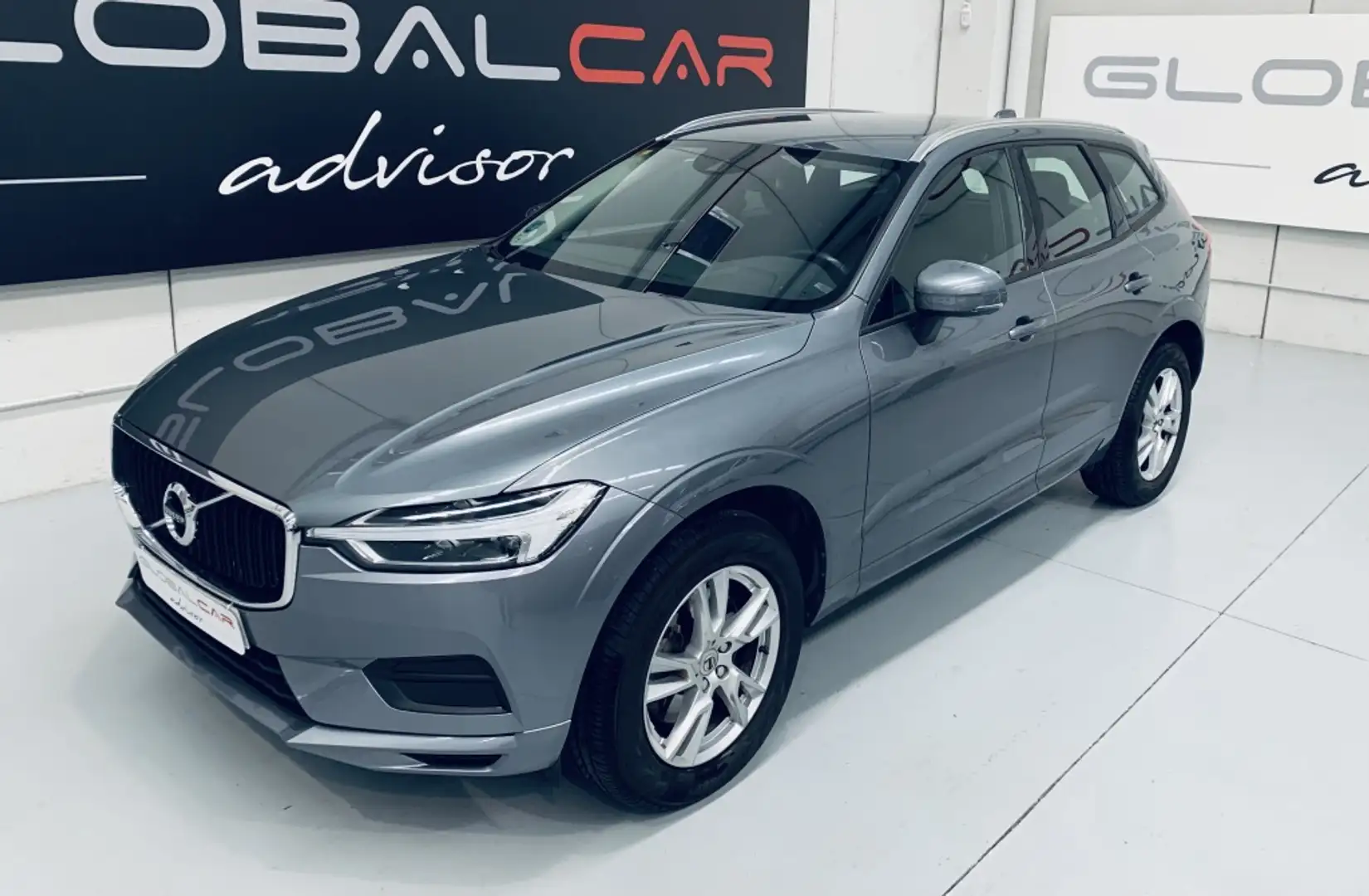 Volvo XC60 T4 Momentum Aut. 190 Grijs - 2