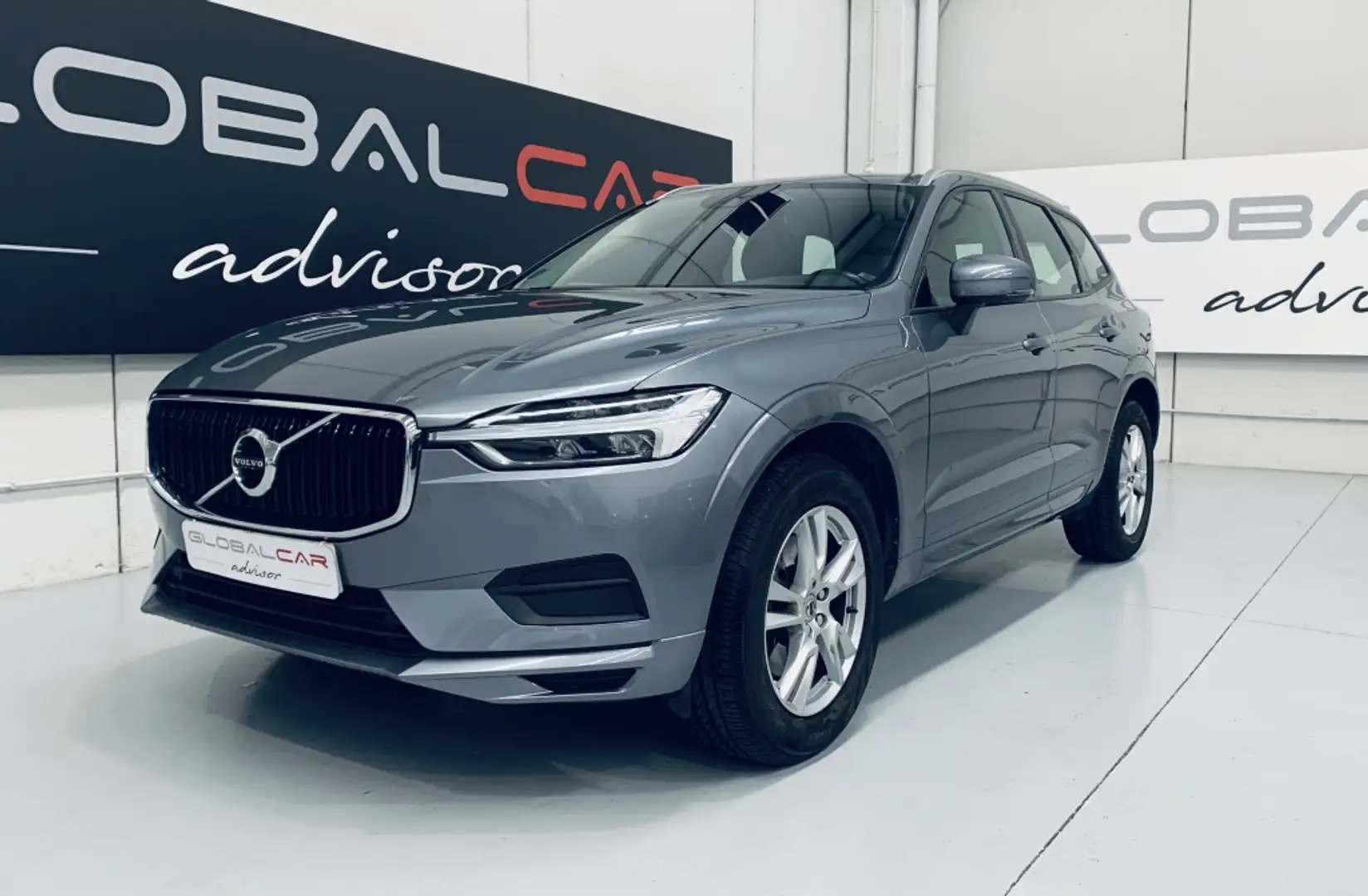 Volvo XC60 T4 Momentum Aut. 190 Grijs - 1