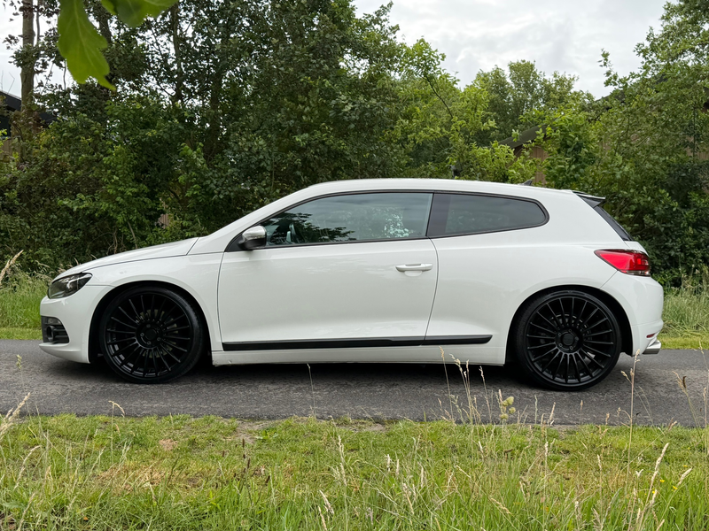 Volkswagen Scirocco 2.0 TSI Highline | Miltek + Rotiform + Verlaagd Nu — photo 2
