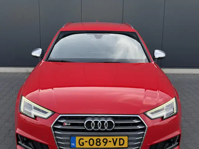 Audi S4 view 14