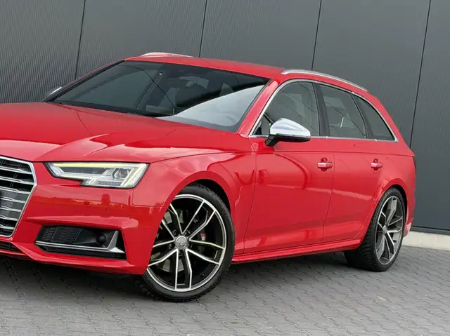 Audi S4 view 6