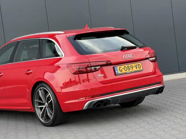Audi S4 view 13