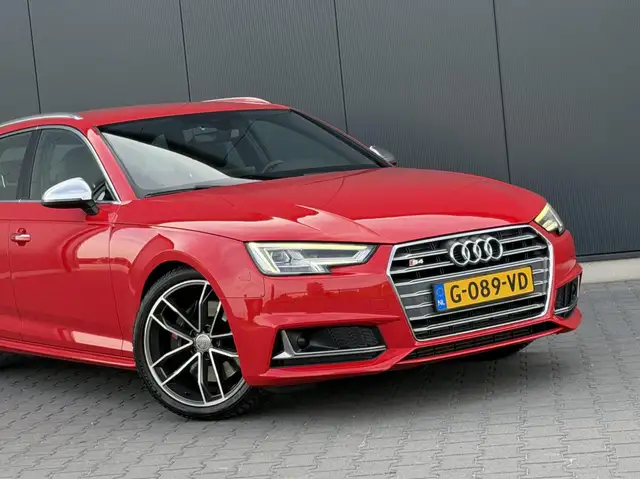 Audi S4 view 12