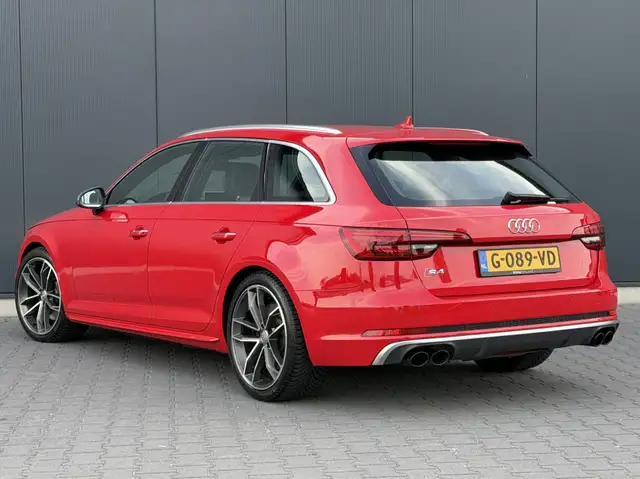 Audi S4 view 3