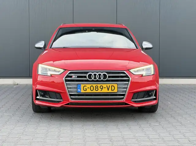 Audi S4 view 7