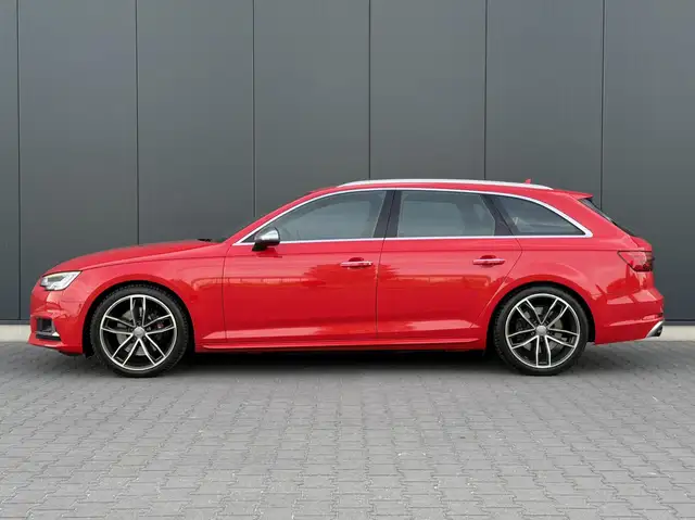 Audi S4 view 9